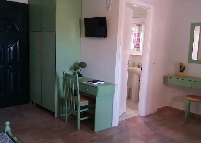 Pitsinis Apartment *